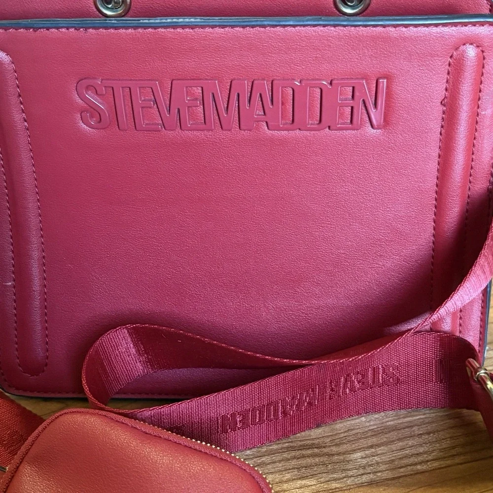 STEVE MADDEN BEVELYN SATCHEL CROSSBODY BAG W AIR POD CASE RED